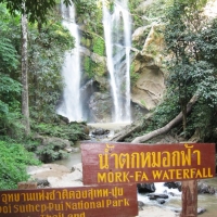 Mork Fah Waterfall, Chiang Mai.  www.chiangmaitourcenter.com