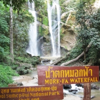 Mork Fah Waterfall on the way to Pai. www.chiangmaitourcenter.com