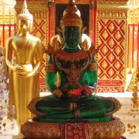 The copy of Emerald Buddha from Bangkok. www.chiangmaitourcenter.com