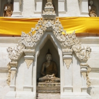 The Buddha in the Chedi.  www.chiangmaitourcenter.com